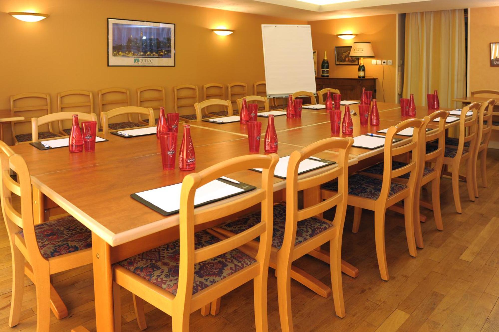 The Originals City, Hotel De France, Bessines-Sur-Gartempe מראה חיצוני תמונה
